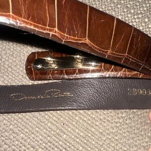 Oscar de la Renta Brown Croc-Embossed Leather Belt with Gold-Tone Hardware